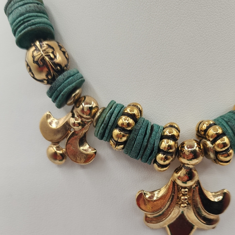 1990s Vintage Carol Dauplaise Fleur de Lis, Green, Gold Plate Statement Necklace - Picture 12 of 12